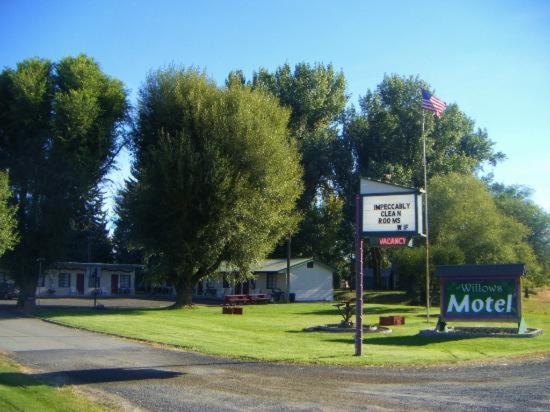 The Willows Motel Wilbur Extérieur photo